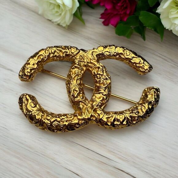 Chanel Vintage Gold Plated Brooch - Picture 1 of 6